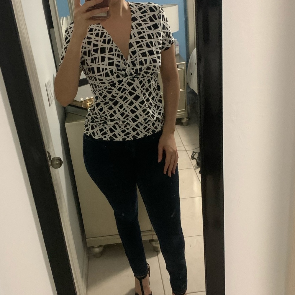 Ann Taylor top 🤍🖤